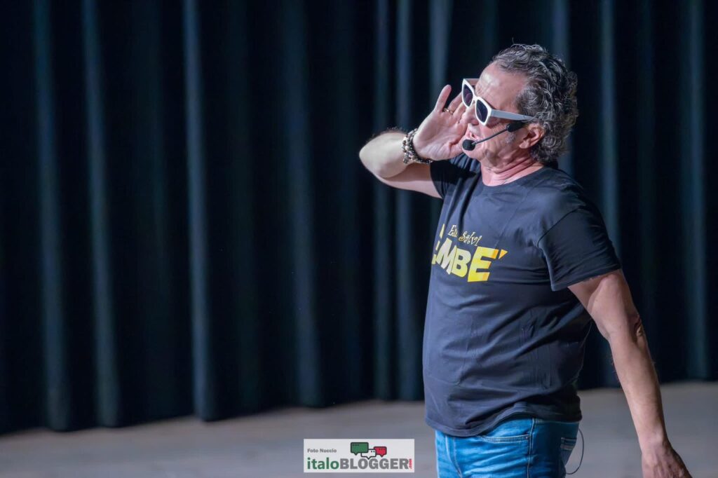 Enzo Salvi bei seinem Auftritt auf der Bühne in Rheinfelden